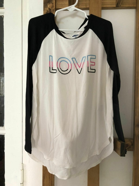 Remera ML blanca y negra Love. OLD NAVY. 8 años.