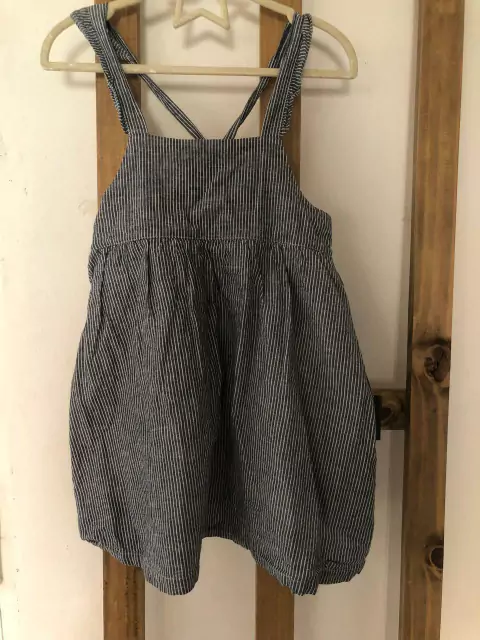 Vestido celeste con rayas blancas y tiritas regulables atrás. BABY COTTONS. Talle 3 años.