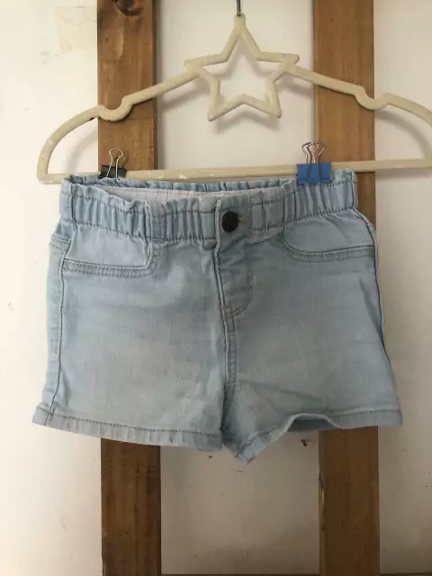 Short de jean con elástico en la cintura. OSHKOSH. Talle 18 meses.