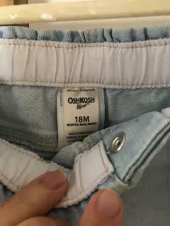 Short de jean con elástico en la cintura. OSHKOSH. Talle 18 meses. en internet