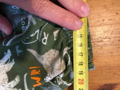 Short de algodón con elástico verde con dinos. Talle 12 meses. Tiene 19 cm la cintura sin estirar. - comprar online