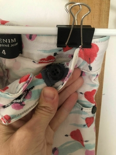 Pantalón blanco con corazón y elástico en la cintura. KOSIUKO. Talle 4 años. en internet