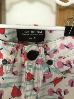 Pantalón blanco con corazón y elástico en la cintura. KOSIUKO. Talle 4 años. - comprar online