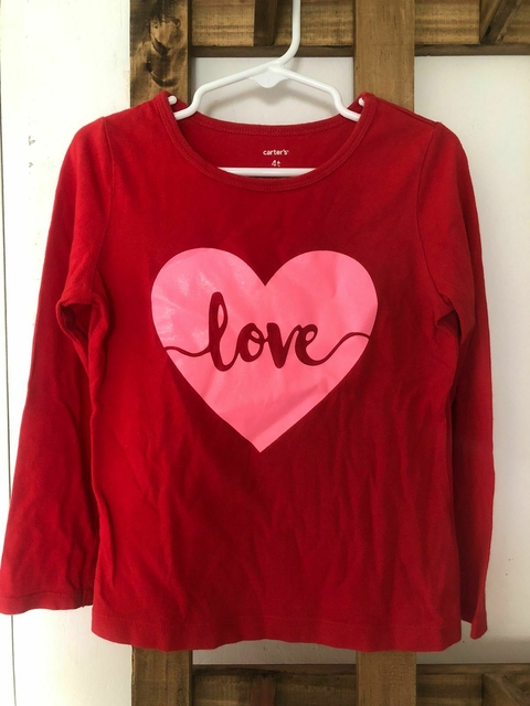 Remera ML roja con corazón Love rosa. CARTERS. 4 años.