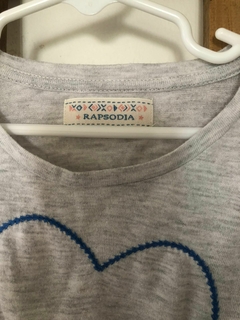 Outlet- Remera ML gris con corazón. RAPSODIA. Talle 4 años. - comprar online