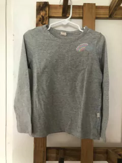 Remera gris ML con arcoiris. CHEEKY. 4 años. en internet