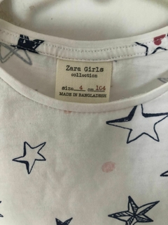 Remera MC blanca con estrellas. ZARA. Talle 4 años. en internet
