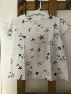 Remera MC blanca con estrellas. ZARA. Talle 4 años. - comprar online