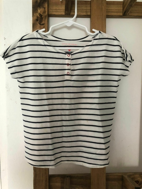 Outlet- Remera MC a rayas azul y blanca. AKIABARA. 4 años. Manchita.