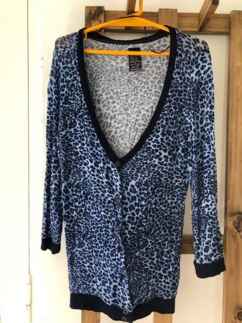 Saco finito azul animal print. ZARA. Dice talle M pero es mas S de adulto.