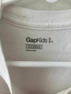 Outlet- Remera blanca MC. GAP. 6/7 años. Manchita. - comprar online