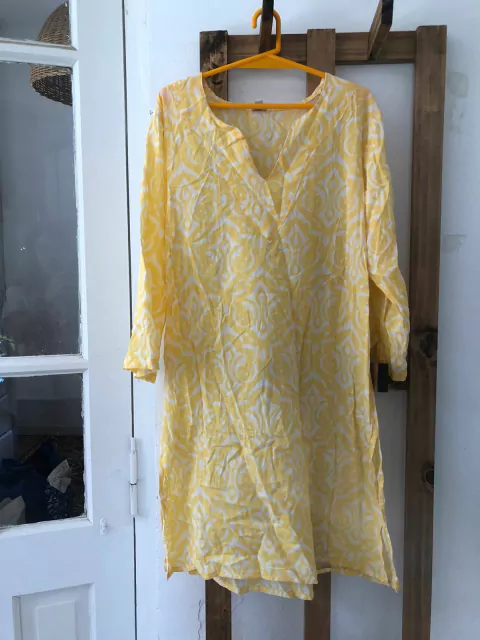 Camisola tipo túnica amarilla. Talle S de adulto.