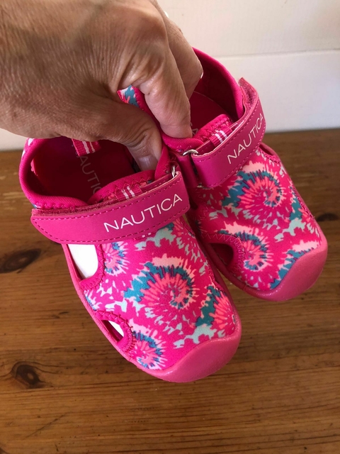 Zapatos de neoprene rosas con abrojo. NAUTICA. Talle 8 de USA. Talle 25 de Argentica. Sin uso.