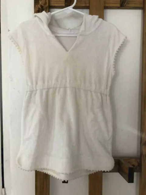 Outlet- Salida de baño blanca con capucha. CARTERS. Talle 2 años. Manchita.