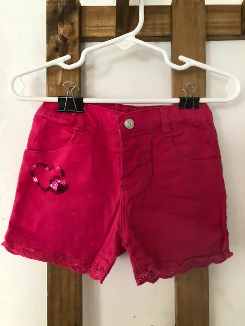 12/18M | Short fucsia con corazón de lentejuelas. MIMO. Talle XL de Bebe. 12/18 meses.