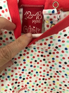 Remera MC con cuello rojo y pintitas de colores. GRISINO. 12/18 meses. - comprar online
