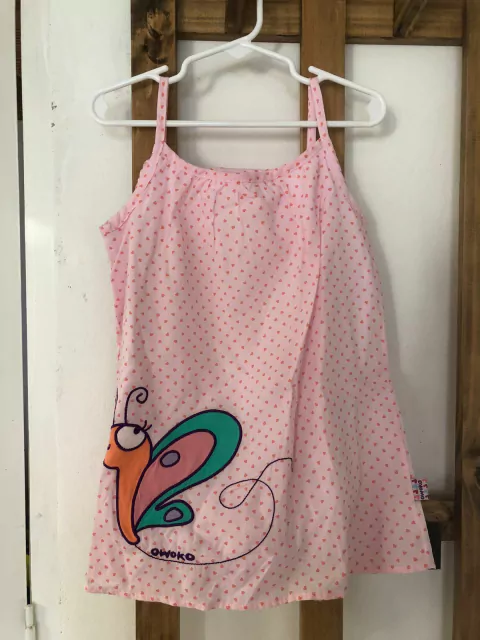 2A | Vestido con tiritas rosa con mariposa y bodu abajo. OWOKO. Talle 5 de la marca que es 2 años. Como nuevo.