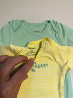 RN | SET- Dos bodys MC amarillos a rayas y verde agua. CARTERS. Recién nacido. Como nuevos. - comprar online