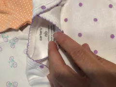 RN | SET- Tres bodys MC blanco con bicis, salmón con lunares y blanco con lunares lilas CARTERS. Recién Nacido. Como nuevos. en internet