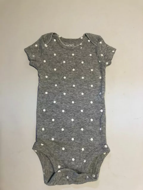 RN | Body gris con lunares MC. CARTERS. Recién Nacido.