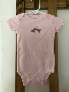 NUEVOS 3M | Dos bodys rosa con pajaritos y blanco con flores MC. CARTERS. 3 meses. - Lo Canto • Moda Circular
