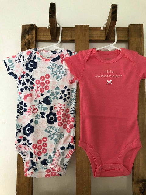 NUEVOS 3M | Dos bodys MC floreado y rosa. CARTERS. 3 meses.