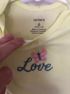 6M | Body amarillo MC con mariposa. CARTERS. 6 meses. Como nuevo. en internet