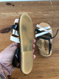 T23 | NUEVAS- Sandalias ctas blancas, negras, plateadas. GRISINO. Talle 23. - Lo Canto • Moda Circular