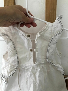 Blusa blanca con volados. ZARA. 2/3 años- - comprar online