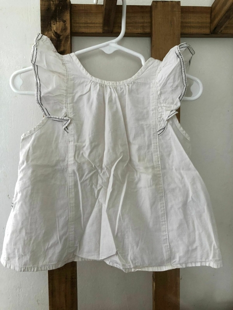 Blusa blanca con volados. ZARA. 2/3 años-