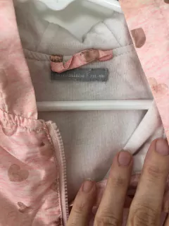 Campera rosa con corazones dorados finita con capucha. MIMO. 18 meses. en internet