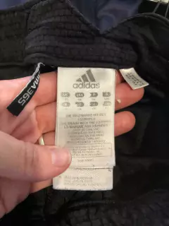 7A | Short deportivo negro. ADIDAS. 7 años. La cintura mide 28 cm sin estirar. en internet