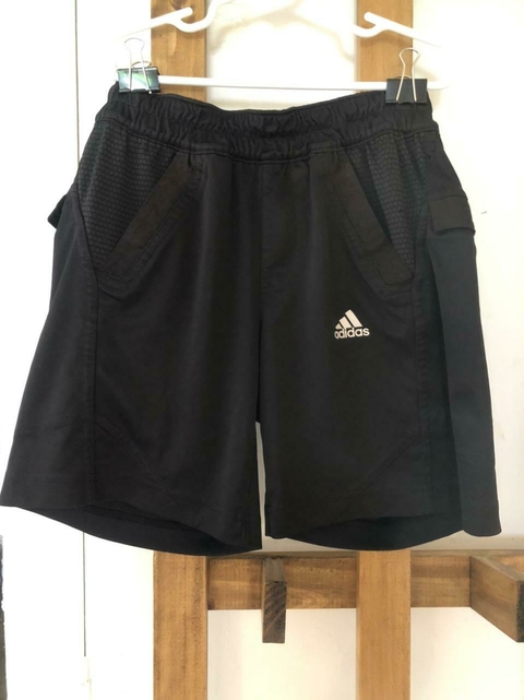 7A | Short deportivo negro. ADIDAS. 7 años. La cintura mide 28 cm sin estirar.