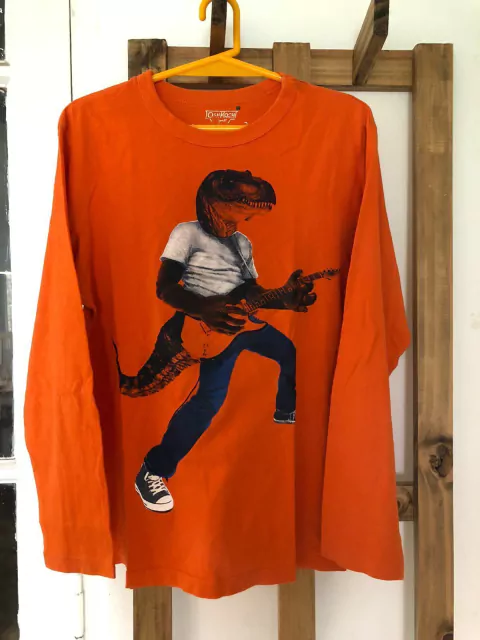 Remera ML naranja con dino. OSHKOSH. 12 años.