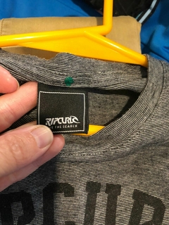 Remera MC gris. RIP CURL. Talle 14. Parece más chica. Como para 10 años. - comprar online