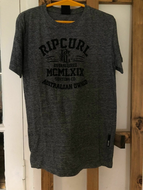 Remera MC gris. RIP CURL. Talle 14. Parece más chica. Como para 10 años.
