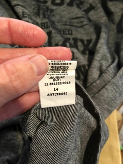 Remera MC gris. RIP CURL. Talle 14. Parece más chica. Como para 10 años. en internet