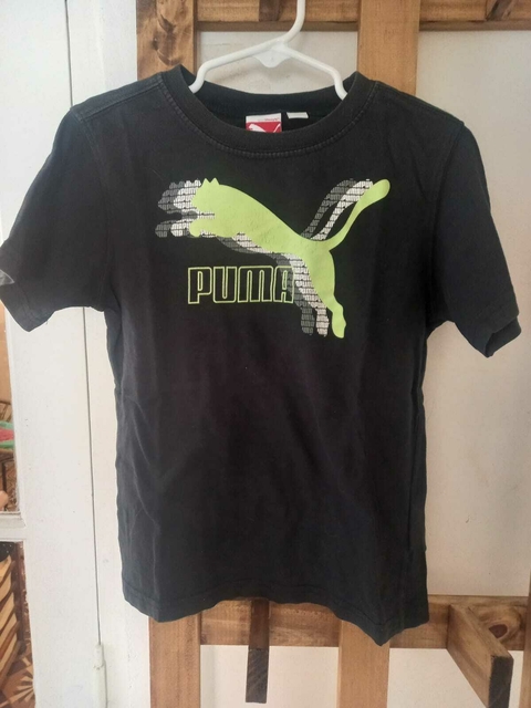 Outlet- Remera negra PUMA. Talle 5 años.