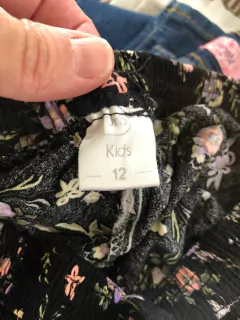 12M | Short finito negro con flores y elástico. URB. 12 meses. - comprar online