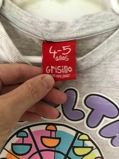 Outlet- Remera MC Vuelta al mundo. GRISINO. 4/5 años. - comprar online