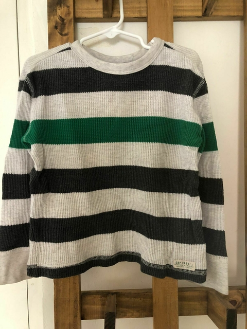 Remera ML gris a rayas de piqué. GAP. 4/5 años.