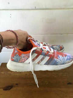 Zapatillas floredas celestes y naranja de Moana. Cloud Foam. ADIDAS. Talle 30 y medio. Ver medidas en etiqueta. - comprar online