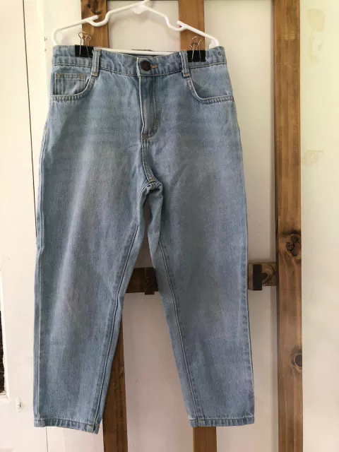 Jean celeste tipo mom con elástico regulable. MIMO. Talle 10 años.