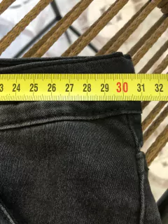 Pollera negra elastizada con botones. MIMO. 8 años. 30 cm de cintura. en internet