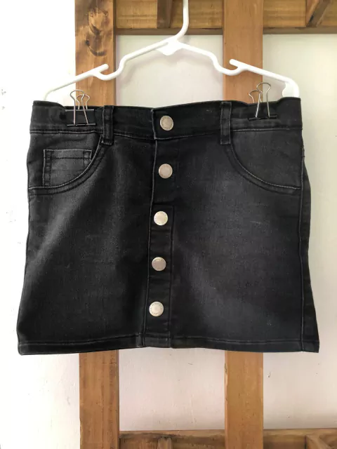 Pollera negra elastizada con botones. MIMO. 8 años. 30 cm de cintura.