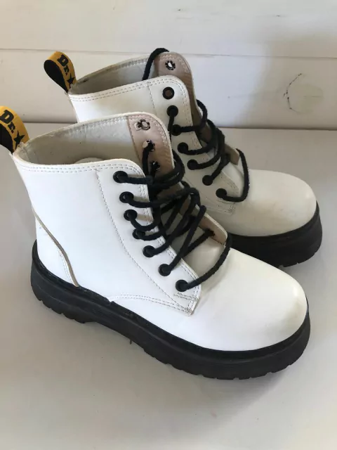 T36 | Borcegos blancos. Talle 36. Son muy livianos. Sin uso.