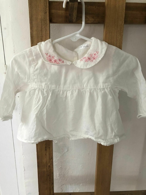 3M | Camisa blanca ML con cuellito bordado de flores. CHEEKY. Talle S de bebé. 3 meses.