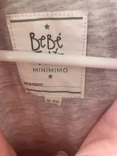 6M | Campera finta rosa forrada en algodón gris adentro con capucha. Mini MIMO. Talle M. 6 meses. en internet