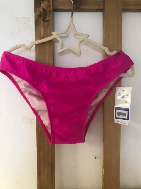 NUEVO- Bikini bombacha tipo vedetina fucsia. La Flor de Lavanda. Talle 3. 34 cm de cintura.