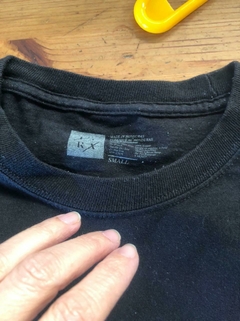 Remera negra MC con flor. Talle S de adulto. - Lo Canto • Moda Circular